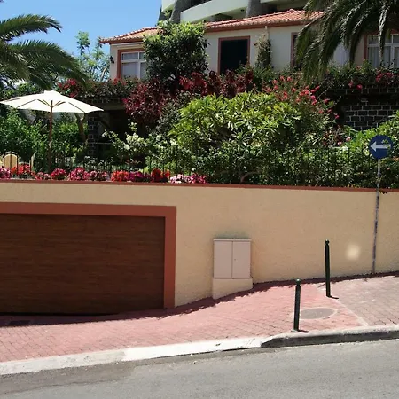Calaca Villa *